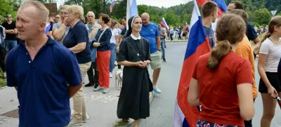 Med udeleženci shoda je bila vsaj ena nuna. Foto: Jaka Gasar
