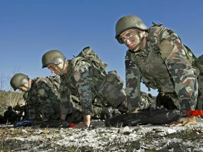 Boštjančič obljublja, da zaradi obrambnih izdatkov ne bo novih davkov