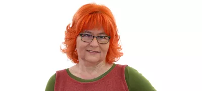 Mojca MarotZA ONLINE - Redakcija Dnevnik 2024 - portreti za komentarje in kolumne - kolumnisti - komentatorji – novinarji - portret //FOTO: Luka Cjuha