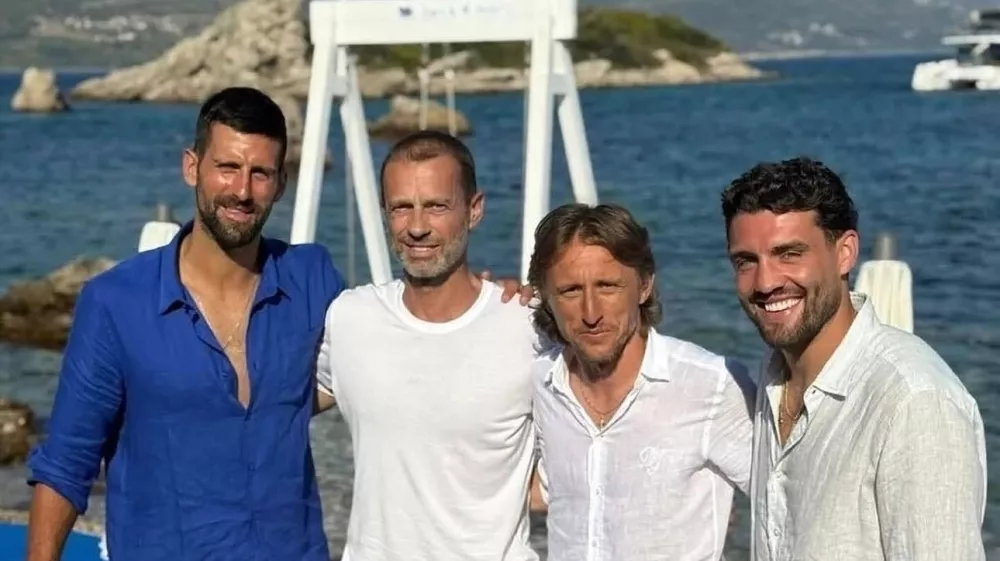 Novak Đoković, Aleksander Čeferin, Luka Modrić in Mateo Kovačić (z leve proti desni) so se družili na hrvaški obali. F instagram lokala More Beach Stupe