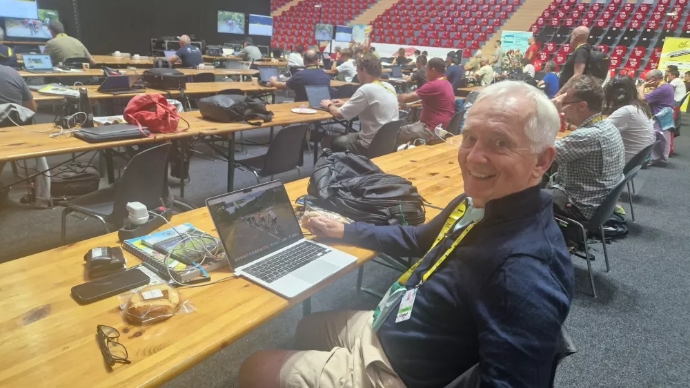 David Walsh je priznani irski novinar, ki vse od leta 1987 spremlja dirko po Franciji in je najbolj zaslužen, da so Lanca Armstronga ujeli na dopingu. 