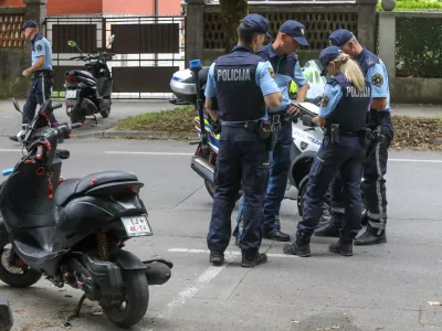 11.7.2025 - policija, nadzor prometa, lahka motorna vozila, skuter, moped, varnost v prometruFoto: Luka Cjuha