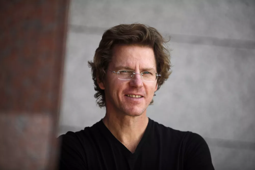 Primož Šterbenc, pisatelj in strokovnjak za mednarodno-politična vprašanja         //FOTO: Luka Cjuha