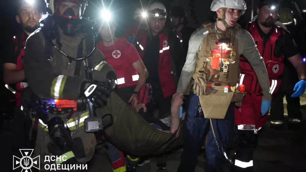 Rescuers and medical workers evacuate a resident from an apartment building damaged during a Russian drone strike, amid Russia's attack on Ukraine, in Odesa, Ukraine in this handout picture released July 19, 2025. Press service of the State Emergency Service of Ukraine in Odesa region/Handout via REUTERS ATTENTION EDITORS - THIS IMAGE HAS BEEN SUPPLIED BY A THIRD PARTY. MUST NOT OBSCURE LOGO.