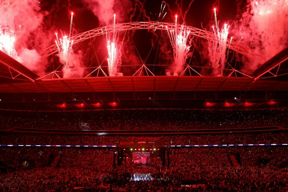 Boxing - Oleksandr Usyk v Daniel Dubois - Undisputed World Heavyweight Title - BoxPark Wembley, London, Britain - July 19, 2025 General view of fireworks during the ring walk before the fight against Oleksandr Usyk and Daniel Dubois Action Images via Reuters/Andrew Couldridge   TPX IMAGES OF THE DAY