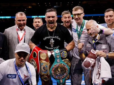 Boxing - Oleksandr Usyk v Daniel Dubois - Undisputed World Heavyweight Title - BoxPark Wembley, London, Britain - July 19, 2025 Oleksandr Usyk celebrates winning his fight against Daniel Dubois Action Images via Reuters/Andrew Couldridge   TPX IMAGES OF THE DAY