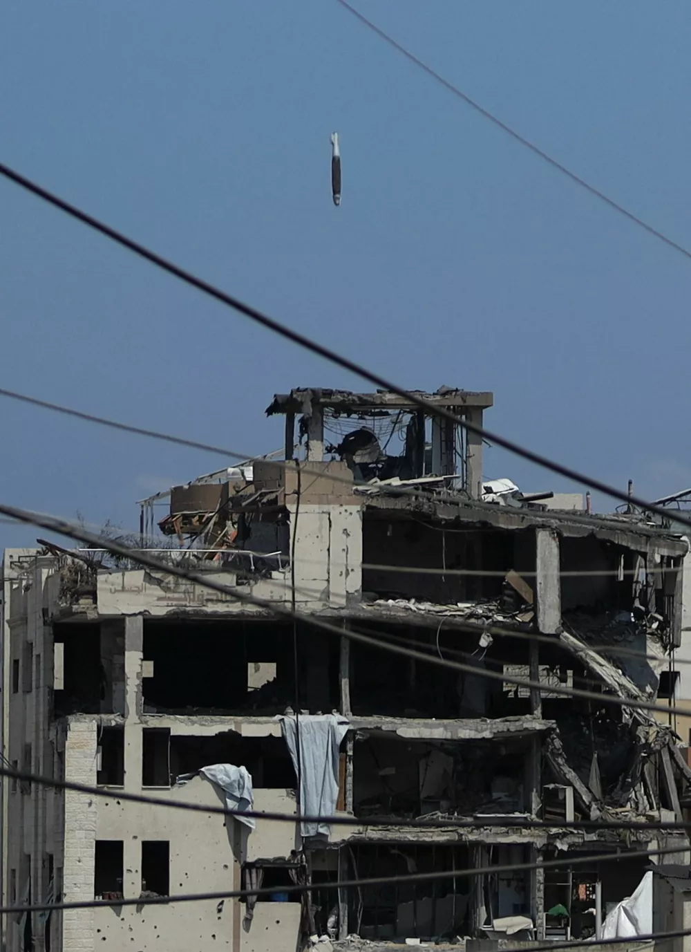 A missile lands during an Israeli strike on a residential building, in Gaza City July 21, 2025. REUTERS/Khamis Al-Rifi