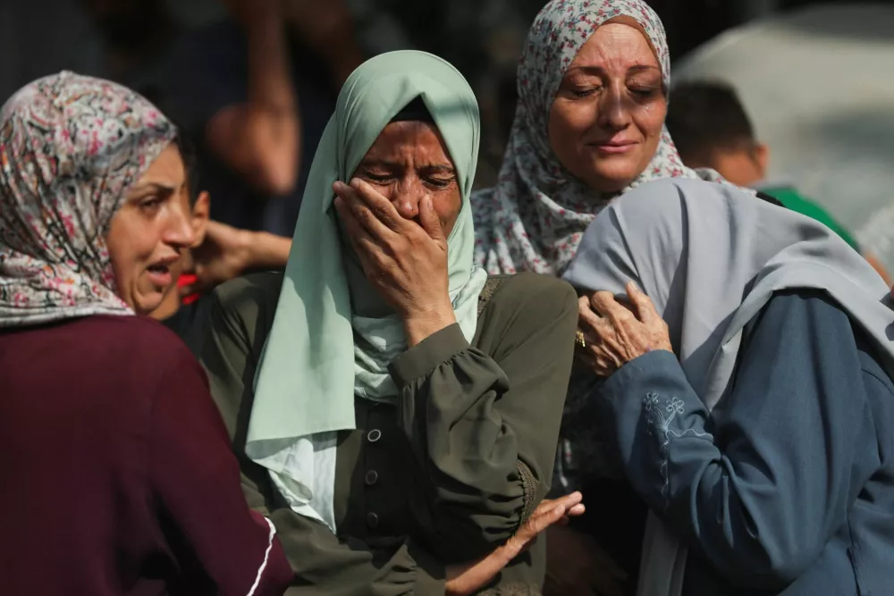 Mourners react during the funeral of Palestinians killed in overnight Israeli strikes, according to medics, at Al-Shifa Hospital in Gaza City, July 21, 2025. REUTERS/Mahmoud Issa