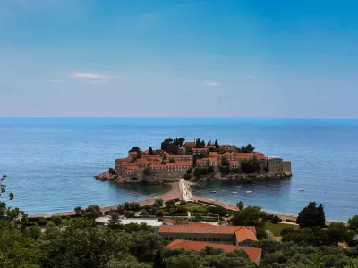 - Na poti od Herceg Novog do Svetog Štefana.- Sveti Stefan, Črna Gora- 28.05.2025. - Reportaža o Jadranski magistrali ob 60. obletnici izgradnje in 70. obletnici začetka gradnje.- Jadranska magistrala, cesta, hrvaška obala.OPOMBA: ZA OBJAVO V OBJEKTIVU!//FOTO: Bojan Velikonja