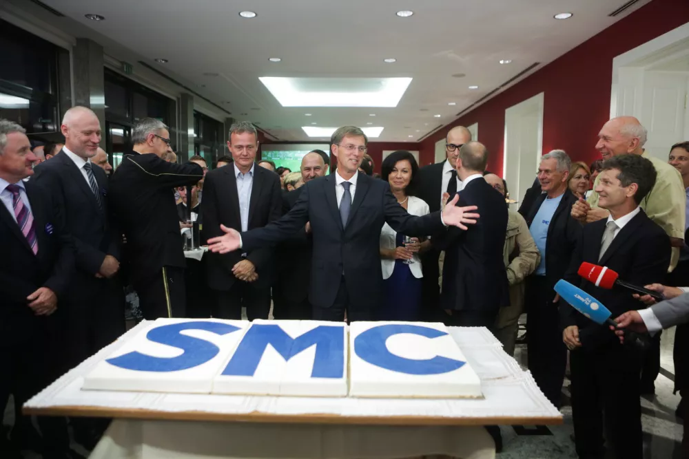 ﻿dr. Miro Cerar, predsenik stranke- volilni štab SMC - Stranka Mira Cerarja   - 13.07.2014 - Parlamentarne volitve 2014 - osme volitve poslancev v Državni zbor Republike Slovenije - druge predčasne državnozborske volitve v zgodovini samostojne Slovenije - zmagovalka parlamentarnih volitev Stranka Mira Cerarja (SMC) je po preštetih 99,97 odstotka glasov (DVK) osvojila 34,6 odstotka glasov      //FOTO: Bojan Velikonja