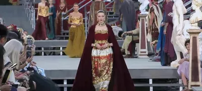 Dolce in Gabbana sta svojo najnovejšo predstavitev kolekcije Alta Moda predstavila kar v rimskem forumu. F press Dolce&Gabbana 