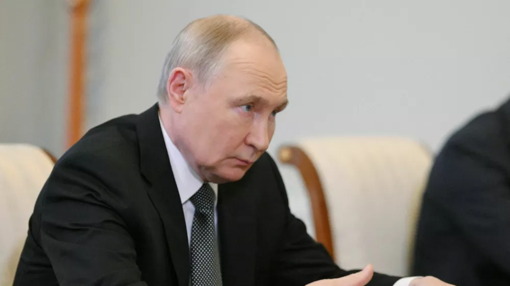 Russian President Vladimir Putin attends a meeting with President of the New Development Bank Dilma Rousseff on the sidelines of the St. Petersburg International Economic Forum (SPIEF) at the Constantine Palace in Strelna in the suburb of Saint Petersburg, Russia June 18, 2025. Sputnik/Alexei Danichev/Pool via REUTERS ATTENTION EDITORS - THIS IMAGE WAS PROVIDED BY A THIRD PARTY.