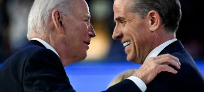 FILE PHOTO: U.S. President Joe Biden greets his son Hunter Biden at the Democratic National Convention (DNC) in Chicago, Illinois, U.S. August 19, 2024. REUTERS/Craig Hudson/File Photo