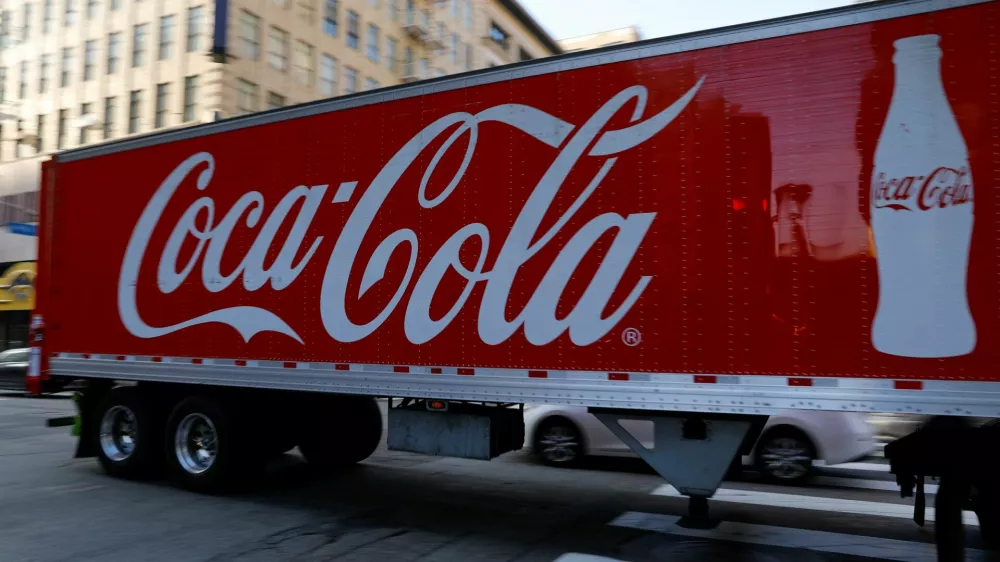 FILE PHOTO: A Coca-Cola truck makes its way through downtown Los Angeles, California, U.S., October 24, 2018.   REUTERS/Mike Blake/File Photo