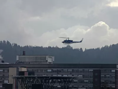 ﻿- helikopter - Heliport UKC 2013 - heliodrom - pristajališče za helikopterje na strehi Kliničnega centra v Ljubljani - stavba //FOTO: Luka Cjuha