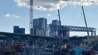 prvi del strešne konstrukcije na novi železniški postaji Ljubljana