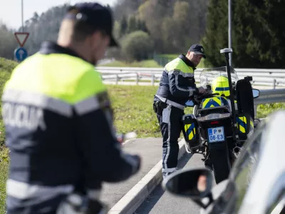 prometni nadzorpolicija - simbolična fotografijaprometna policijavarnost v prometupolicija na motorjihmotoristična policijaprehitri voznikiavtocestna policijaalkotestalkohol v prometu08.04.2025 Policijski nadzor, počivališče PovodjeFOTO: Nik Erik Neubauer