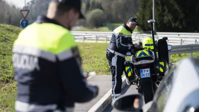 prometni nadzorpolicija - simbolična fotografijaprometna policijavarnost v prometupolicija na motorjihmotoristična policijaprehitri voznikiavtocestna policijaalkotestalkohol v prometu08.04.2025 Policijski nadzor, počivališče PovodjeFOTO: Nik Erik Neubauer