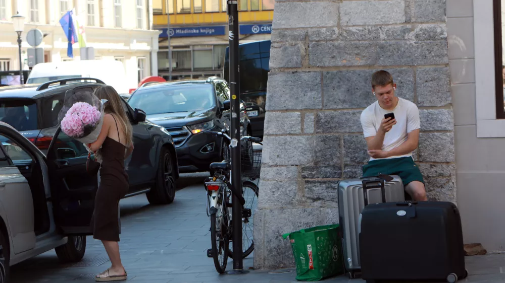 10.07.2025 -simbolična fotografija - turisti, airbnb, kratkotraja oddaja stanovanjFoto: Tomaž Skale