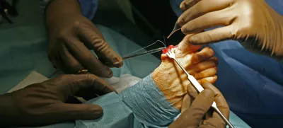 Kalne vode popoldanskih poslov: KPK zaznala korupcijska tveganja pri dodatnem delu zdravstvenih delavcev