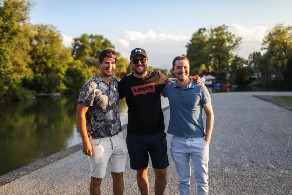 - Tim Grešak, Aleš Rozman, Domen Svetlin,- 22.07.2025. - ekipa ljubiteljev in poznavalcev vremenoslovja, meteorologije, geografije, hidrografije in drugih posameznikov, katerih skupna strast je opazovanje, proučevanje in napovedovanje vremena ter "lovljenje" zanimivih vremenskih pojavov. Skrbniki portala Meteoinfo.si.//FOTO: Bojan Velikonja / Foto: Bojan Velikonja