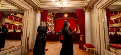 Ikonično milansko gledališče Teatro alla Scala je sprožilo pravo malo modno vojno proti – japonkam. / Foto: Profimedia