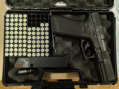 pi&scaron;tola s plinskimi naboji