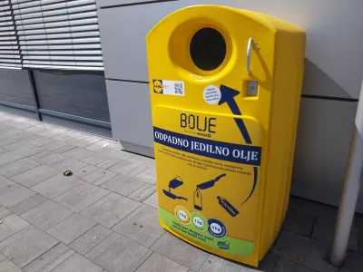 Zbiralnice odpadnega olja pred trgovinskimi centri