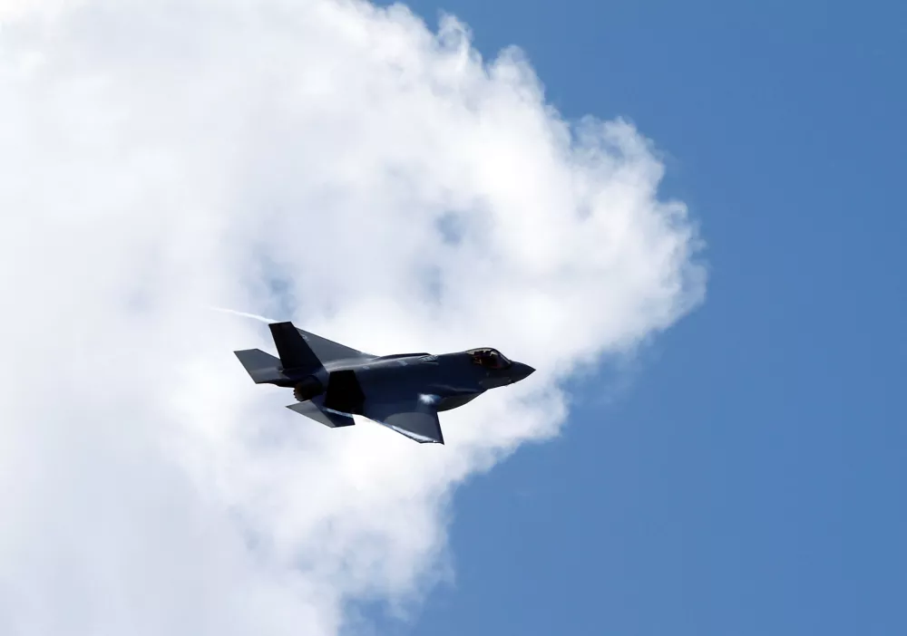 An F35 fighter jet from the Vermont Air National Guard's 134th fighter squadron flies by for the first time as part of NATO's security policy at Skopje Airport, North Macedonia June 17, 2022.REUTERS/Ognen Teofilovski