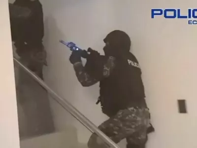 Obsežna mednarodna operacija v Ekvadorju, v kateri so zasegli 73 ton kokaina in aretirali 36 ljudi. 