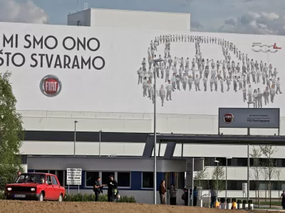 tovarna Fiat Automobili Srbija Kragujevac - proizvodnja modela fiat 500L - SRBIJA 2012 - Kragujevac - predsedniške in parlamentarne volitve v Srbiji - ///FOTO: Luka Cjuha OPOMBA: ZA OBJAVO V PRILOGI – DNEVNIKOV OBJEKTIV - REPORTAŽA 2012 / Foto: Luka Cjuha