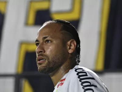 Soccer Football - Brasileiro Championship - Santos v Internacional - Estadio Urbano Caldeira, Santos, Brazil - July 23, 2025 Santos' Neymar during the match REUTERS/Thiago Bernardes
