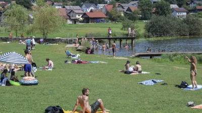 - 21.07.2024 - reportaža Podpeško jezero - poletje, vročina, kopanje, hlajenje, kopalci, obiskovalci, ljudje //FOTO: Jaka Gasar