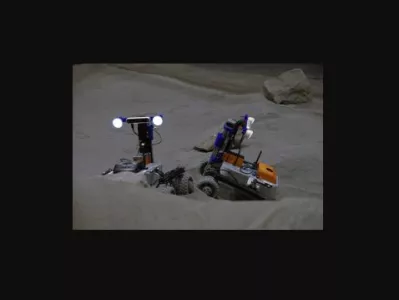 Preizkusi so potekali pri različnih svetlobnih pogojih in z različno številčnimi skupinami robotov. Foto: Fakulteta za strojništvo Univerze v Ljubljani