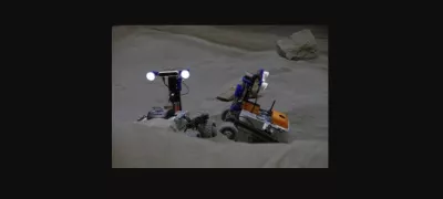 Preizkusi so potekali pri različnih svetlobnih pogojih in z različno številčnimi skupinami robotov. Foto: Fakulteta za strojništvo Univerze v Ljubljani