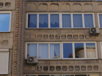 ﻿Ferantov vrt, Ravnikarjevi bloki, klimatske naprave