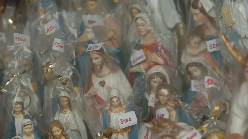 Maša, praznik, Brezje, Marijino vnebovzetje, nabožni kipci, //FOTO: Luka Cjuha