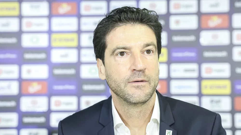 novi trener Jorge Simao- 13.06.2025 - Izredna novinarska konferenca Olimpije pred začetkom priprav na novo tekmovalno sezono. Predstavili so tudi novega trenerja, Portugalca Jorge Simaa//FOTO: Jaka Gasar