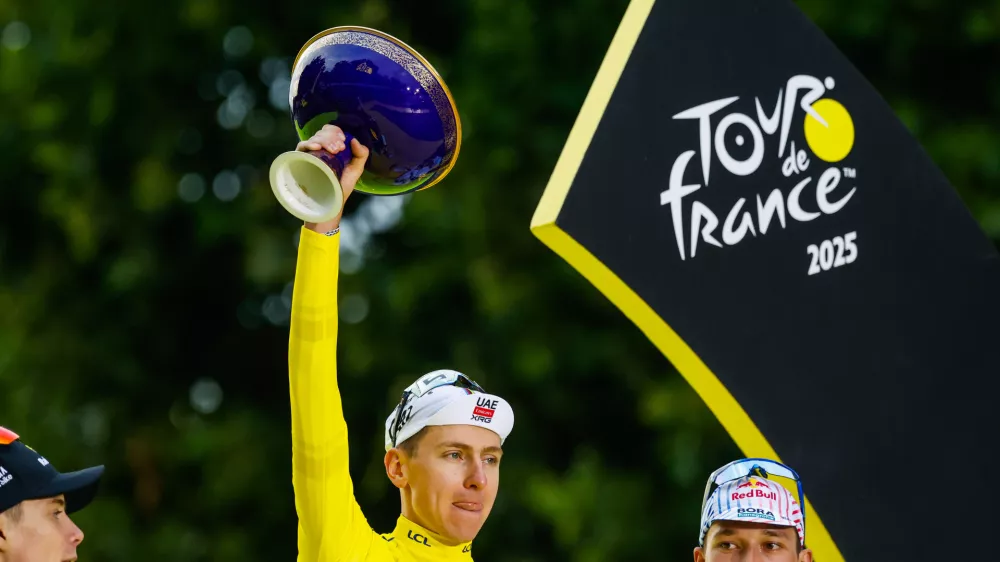 Francija, Pariz.Kolesarska dirka po Franciji, 21. etapa: Mantes-la-Ville - Pariz (132,3 km).Zmagovalec dirke po Franciji Tadej Pogacar.