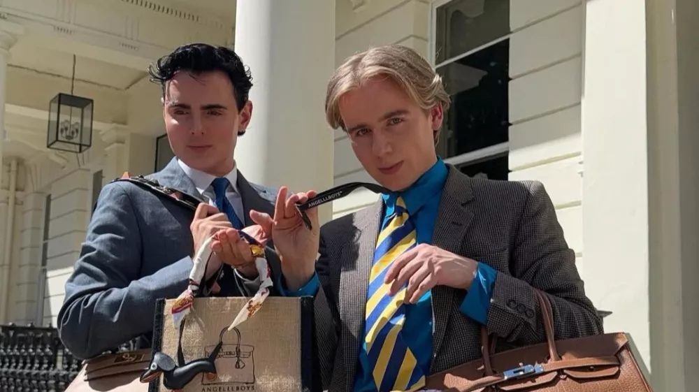 Liam Innes in James Hennessy, sta kot "Birkin fanta" postala vplivneža za luksuzne torbice. F @Angelllboys