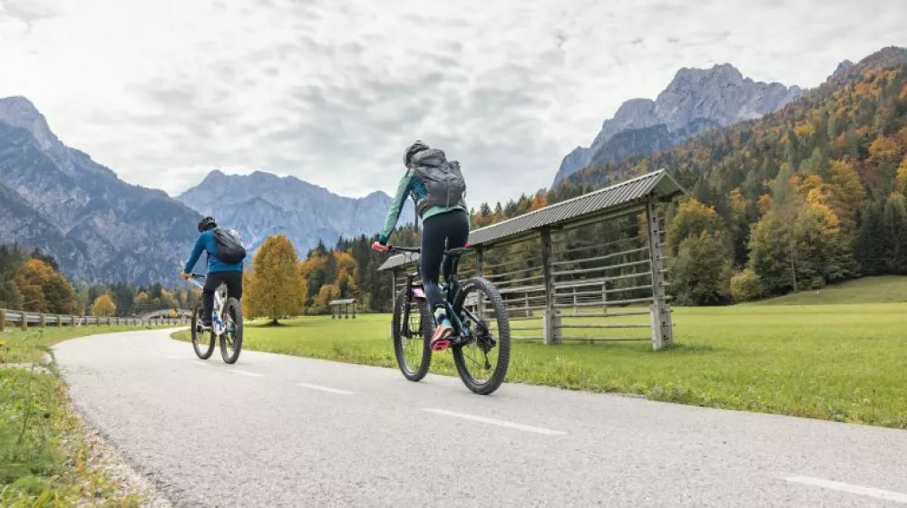 Do doline pod Poncami vodi prijetna družinska tura.  F kranjska-gora,si