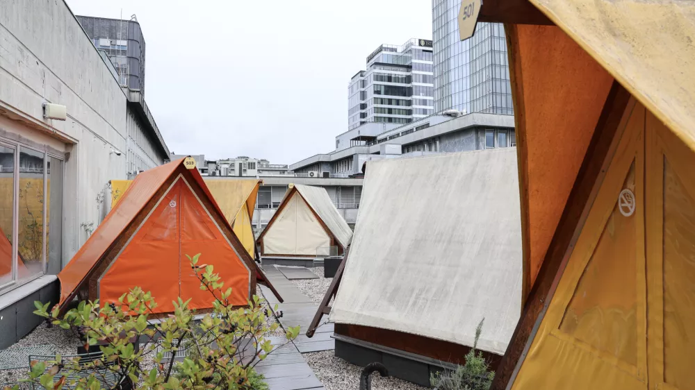 - 29.07.2025 - hostel z šotori in kapsulami - turizem//FOTO: Jaka Gasar