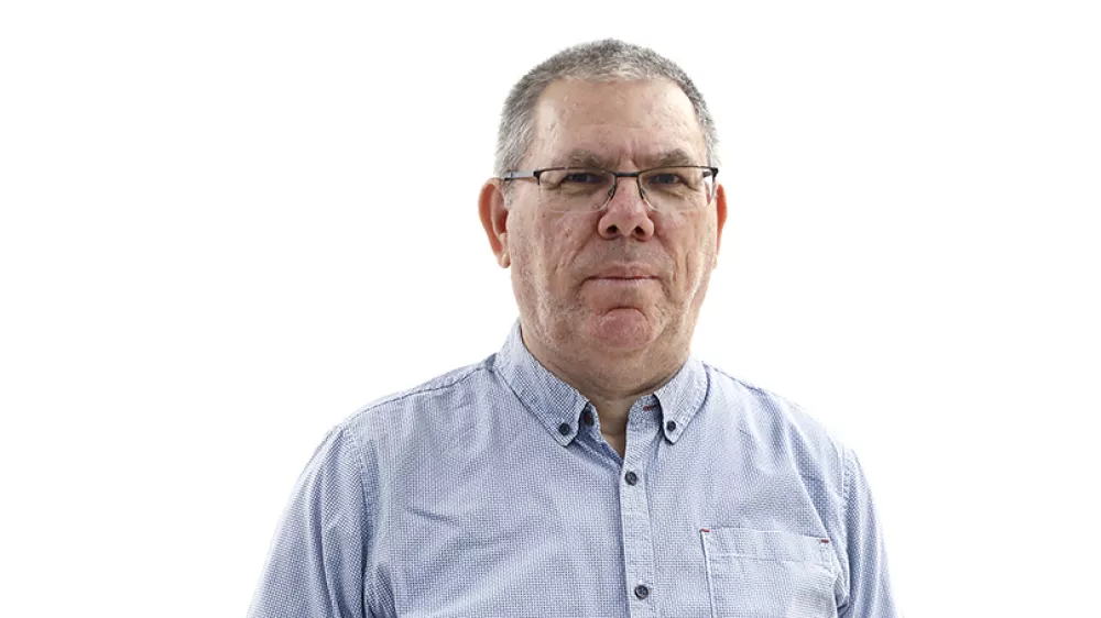 Miha A ŠtamcarZA ONLINE - Redakcija Dnevnik 2024 - portreti za komentarje in kolumne - kolumnisti - komentatorji – novinarji - portret //FOTO: Luka Cjuha