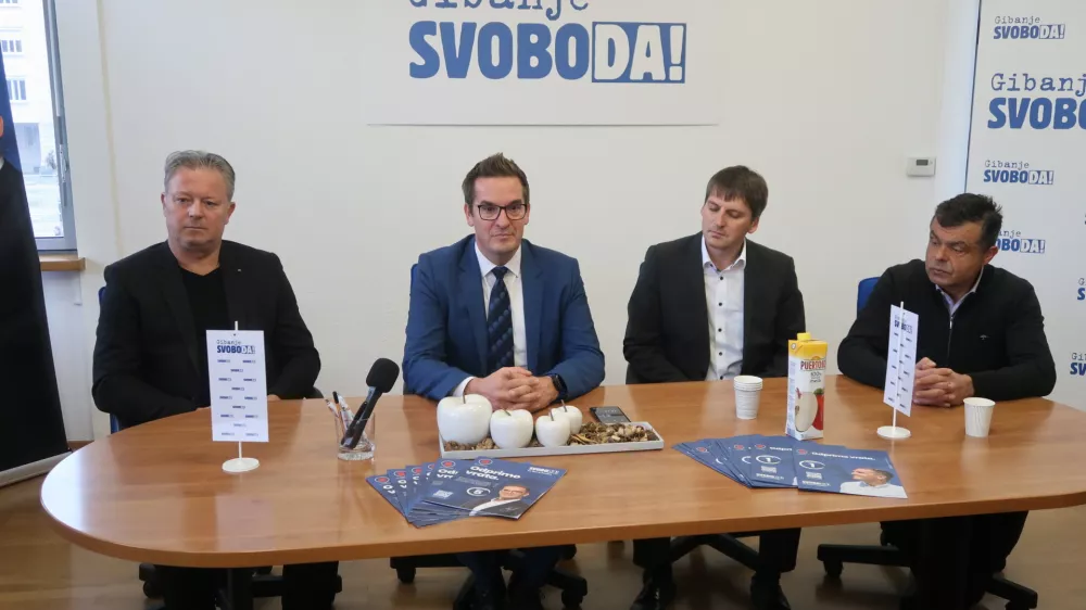 Nova Gorica, prostori obcinskega odbora Gibanja Svoboda.Novinarska konferenca Gibanja Svoboda o podpoori zupanskemu kandidatu Samu Turelu.Marko Tribuson (Lista za razvoj), Samo Turel (Gibanje Svoboda), Anton Harej (NSi) in Andrej Pelicon (Levica).