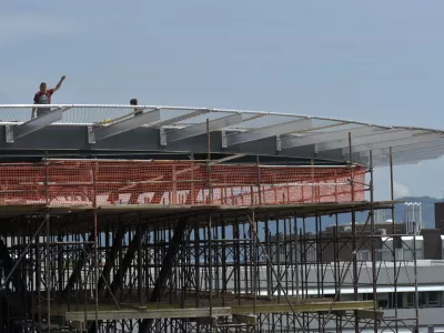 - heliport UKC 2012 - heliodrom - pristajališče za helikopterje ne strehi Kliničnega centra v Ljubljani, Bohoričeva  //FOTO: Tomaž Zajelšnik