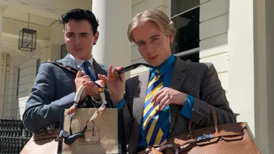 Liam Innes in James Hennessy sta postala prava spletna senzacija in vodilnavplivneža na področju luksuznih torbic. Foto: IG/Angelllboys