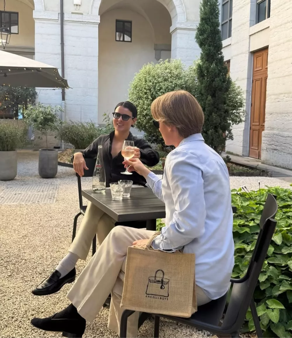 Njune objave prikazujejo bivanje v hotelih s petimi zvezdicami, potovanja v Pariz in Lyon ter zapravljanje vrtoglavih zneskov za šampanjec. Foto: IG/Angelllboys