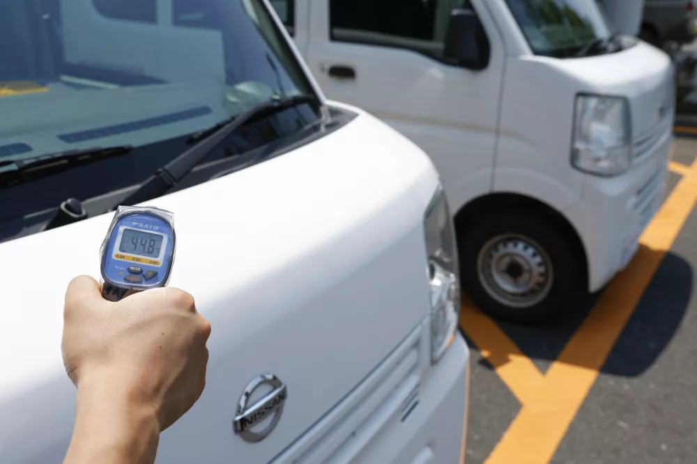 Hladna barva, ki ohladi vozilo za 5 stopinj CNissan Corporation