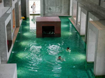 ﻿bazen- Rimske Toplice 2014 - Zdravilišče Rimske terme, zdravje, turizem d. o. o. - od 3.3.2014 lastnik podjetje Terme Resort v lasti moskovskega podjetnika Valerija Arakelova, ki je kot edini dražitelj kupilo družbo v stečaju za 8,5 milijona evrov     //FOTO: Bojan Velikonja