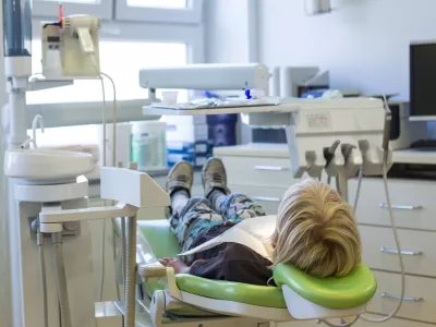 ﻿Matic Štajer- 01.09.2016 - simbolična fotografija - Stomatološka klinika UKC v Ljubljani - Center za otroško in preventivno zobozdravstvo (COPZ) - specialistično otroško zobozdravstvo - dentalna medicina - zobna medicina - zobozdravstvo - stomatologija - zob - zobna protetika - zdravstvo -.. //FOTO: Maja Marko